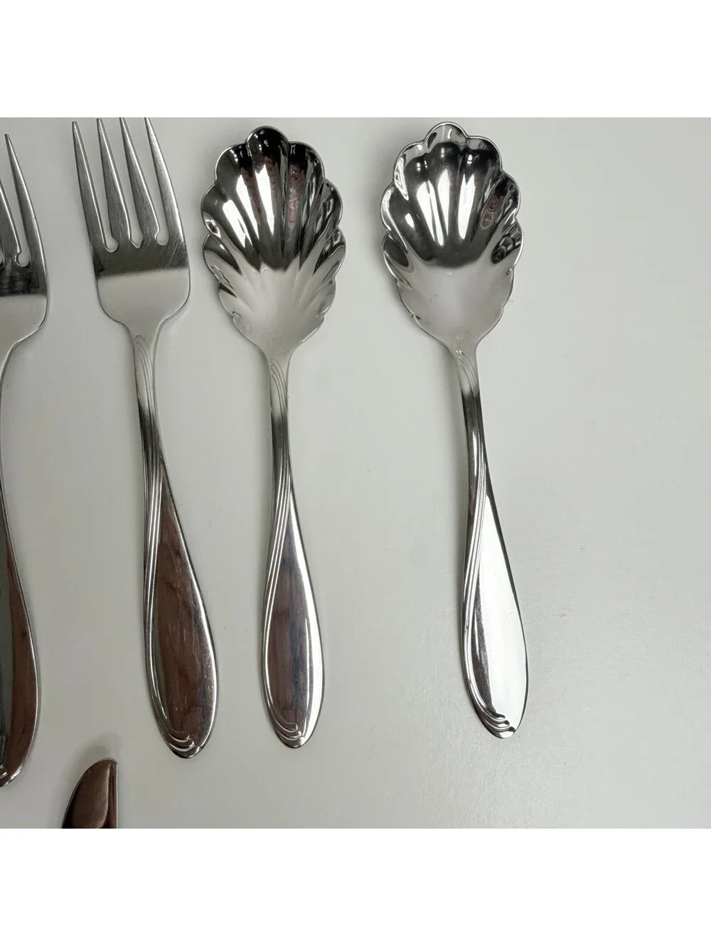 Oneida Stainless Flatware Lot 18 Pc Serving Utensils Knives Forks Butter Spread